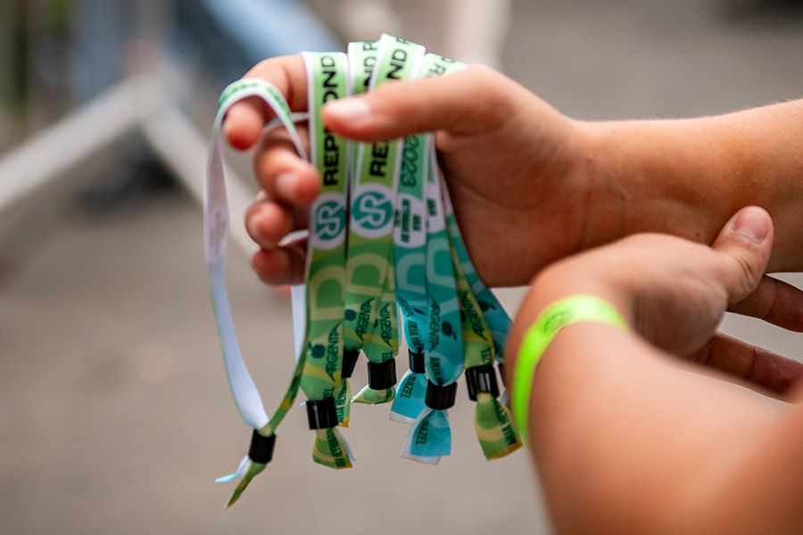 geprinte stoffen bandjes voor Repmond Rock 2024